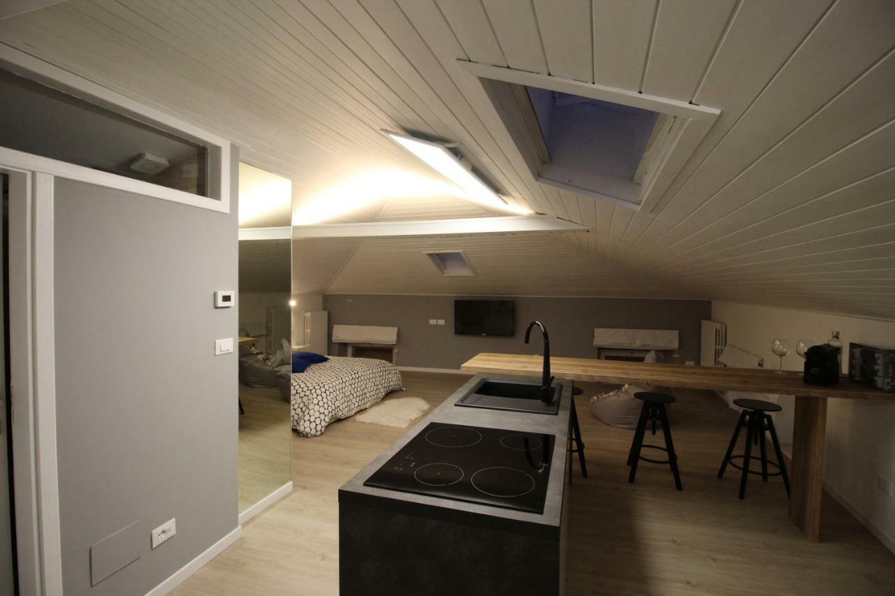 Appartement La Mansarda Di Juliette à Desenzano del Garda Extérieur photo