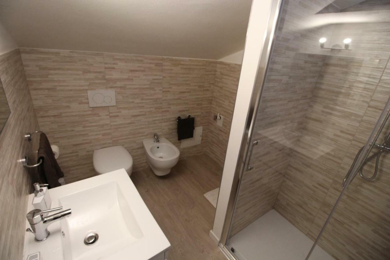 Appartement La Mansarda Di Juliette à Desenzano del Garda Extérieur photo