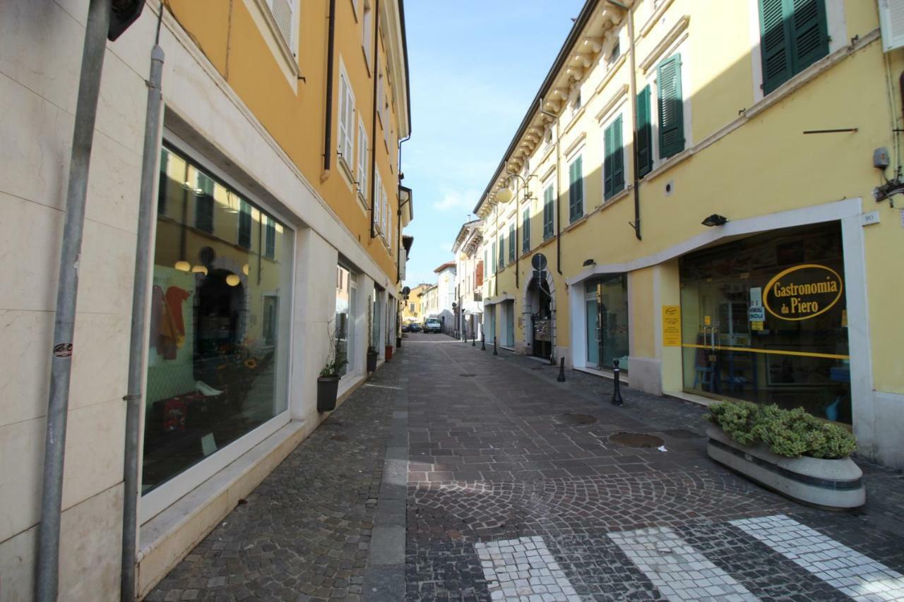 Appartement La Mansarda Di Juliette à Desenzano del Garda Extérieur photo