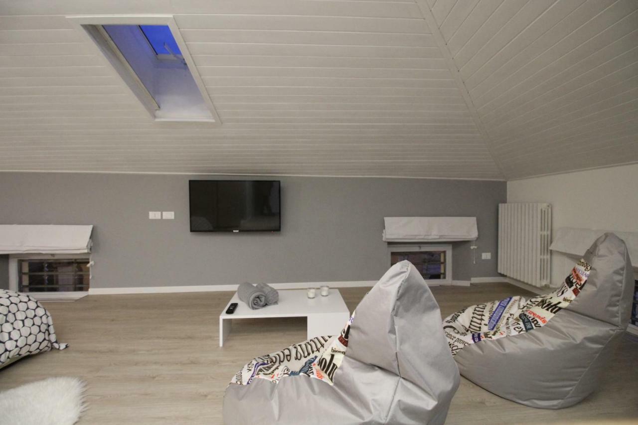 Appartement La Mansarda Di Juliette à Desenzano del Garda Extérieur photo