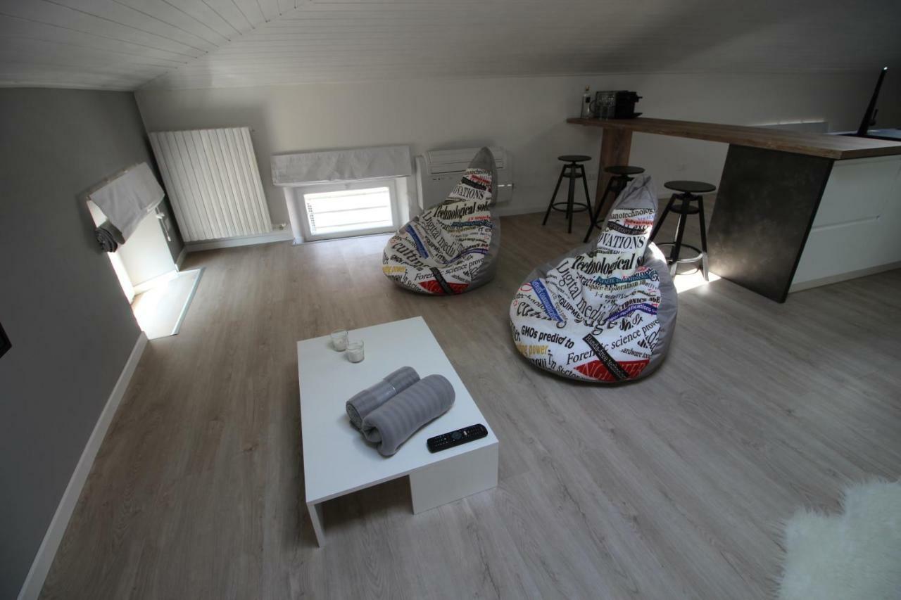 Appartement La Mansarda Di Juliette à Desenzano del Garda Extérieur photo
