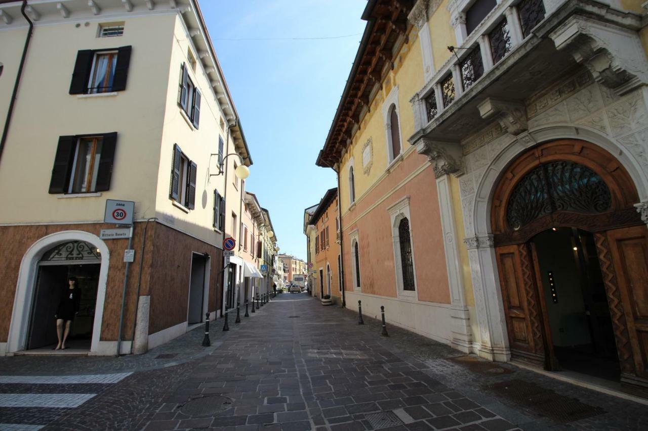 Appartement La Mansarda Di Juliette à Desenzano del Garda Extérieur photo