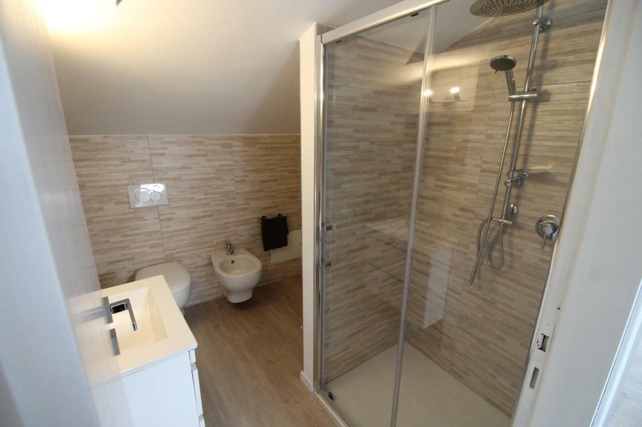 Appartement La Mansarda Di Juliette à Desenzano del Garda Extérieur photo