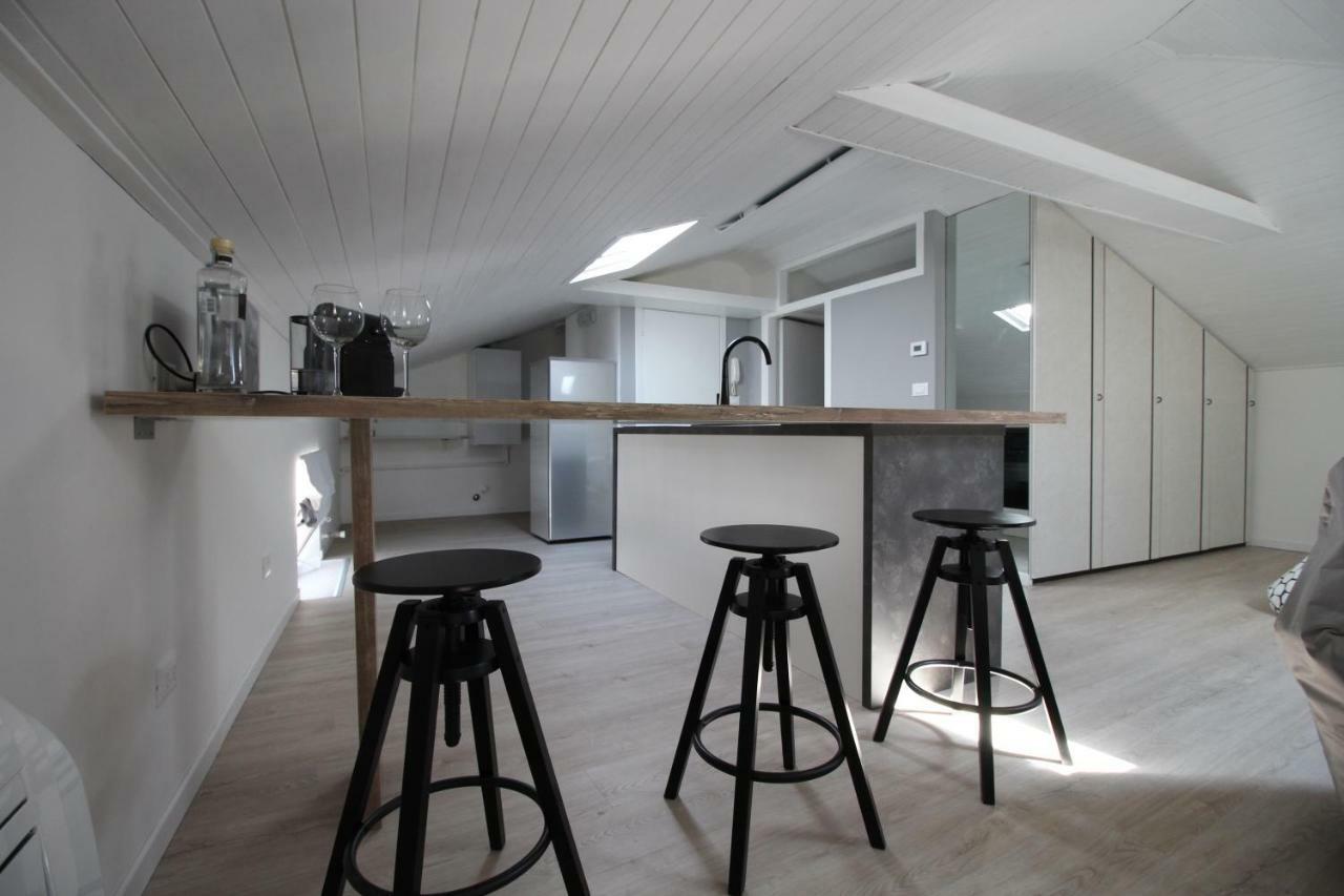 Appartement La Mansarda Di Juliette à Desenzano del Garda Extérieur photo