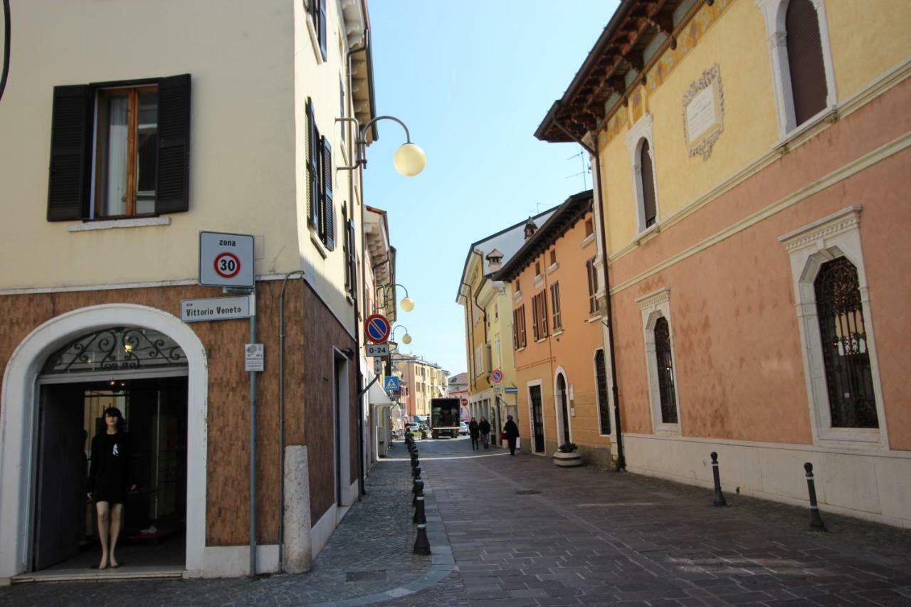 Appartement La Mansarda Di Juliette à Desenzano del Garda Extérieur photo