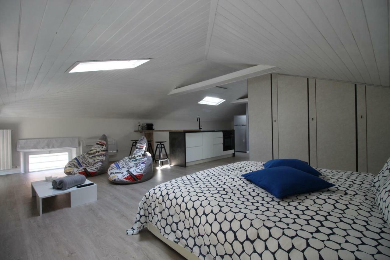 Appartement La Mansarda Di Juliette à Desenzano del Garda Extérieur photo