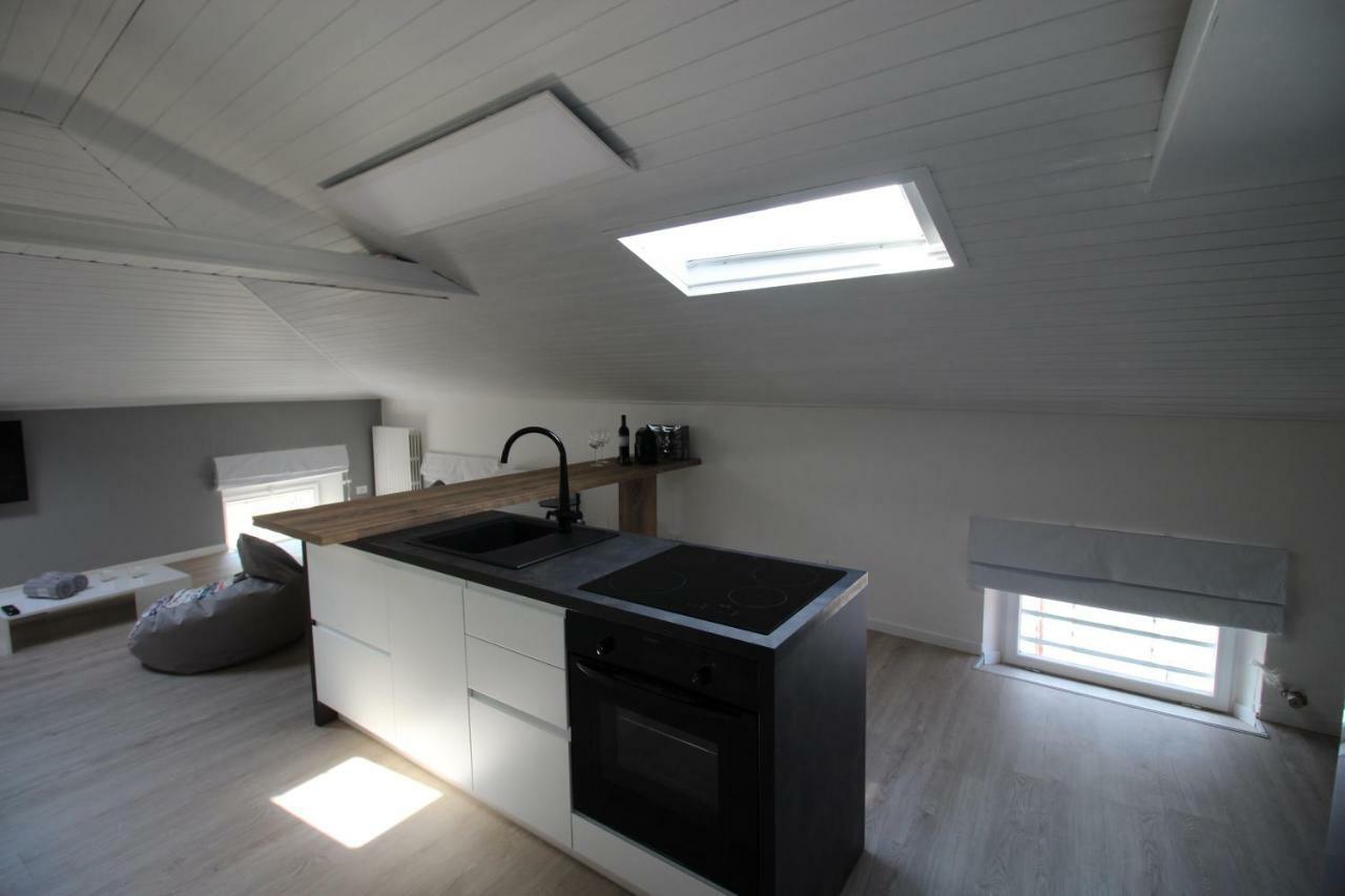 Appartement La Mansarda Di Juliette à Desenzano del Garda Extérieur photo