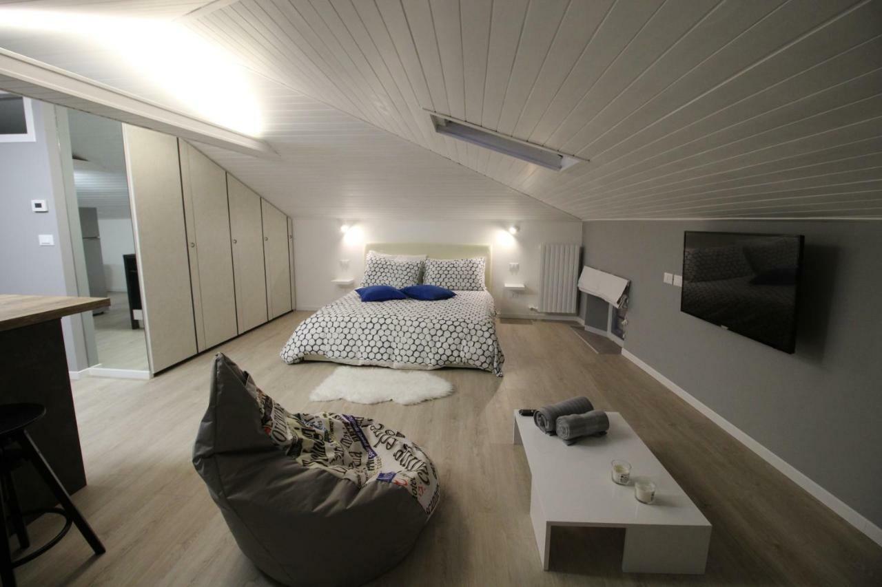 Appartement La Mansarda Di Juliette à Desenzano del Garda Extérieur photo