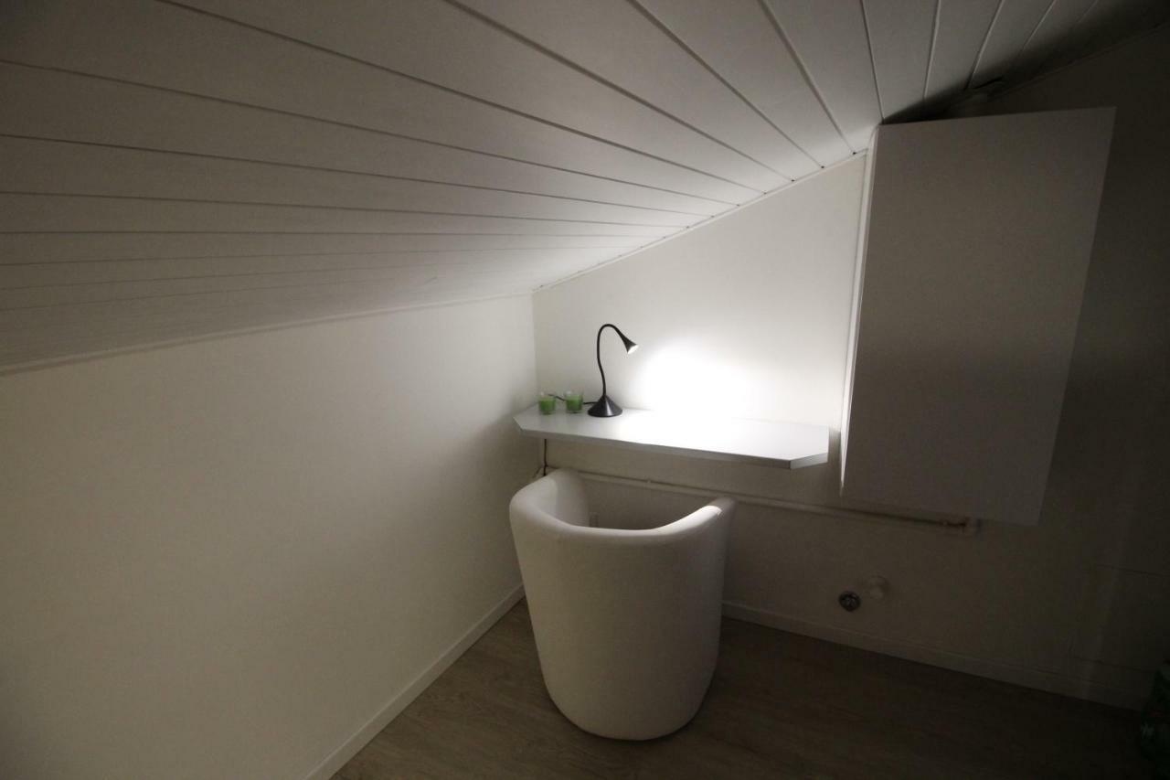 Appartement La Mansarda Di Juliette à Desenzano del Garda Extérieur photo