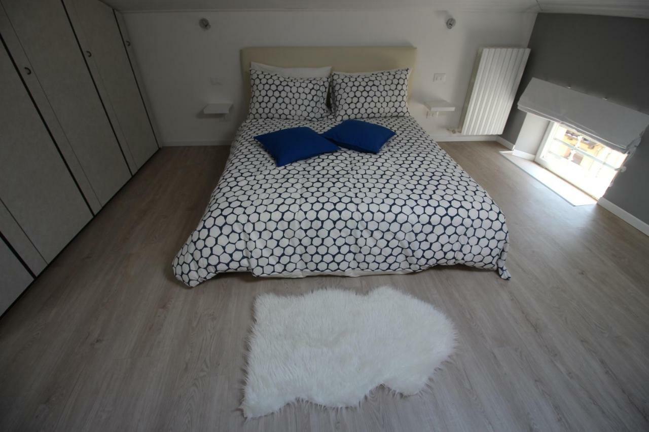 Appartement La Mansarda Di Juliette à Desenzano del Garda Extérieur photo