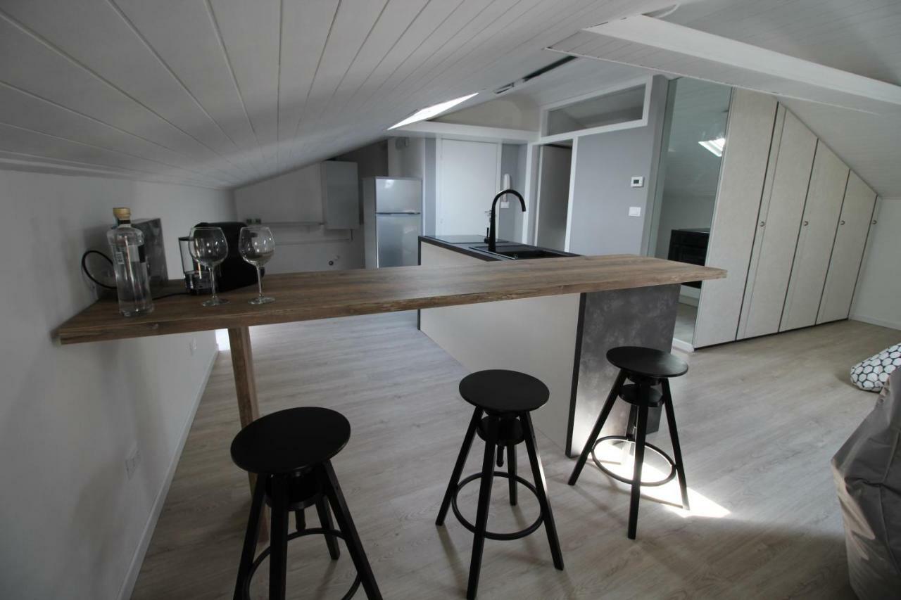 Appartement La Mansarda Di Juliette à Desenzano del Garda Extérieur photo