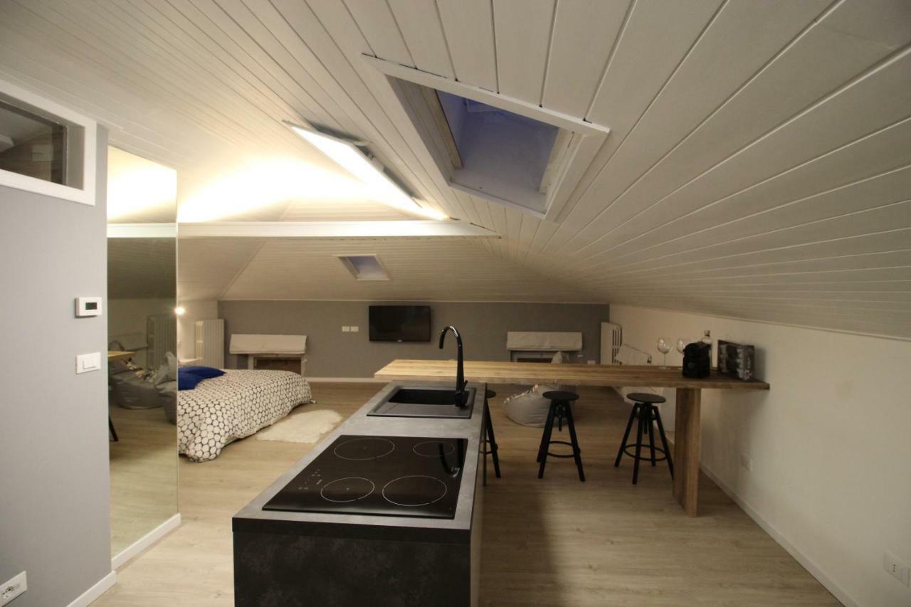 Appartement La Mansarda Di Juliette à Desenzano del Garda Extérieur photo