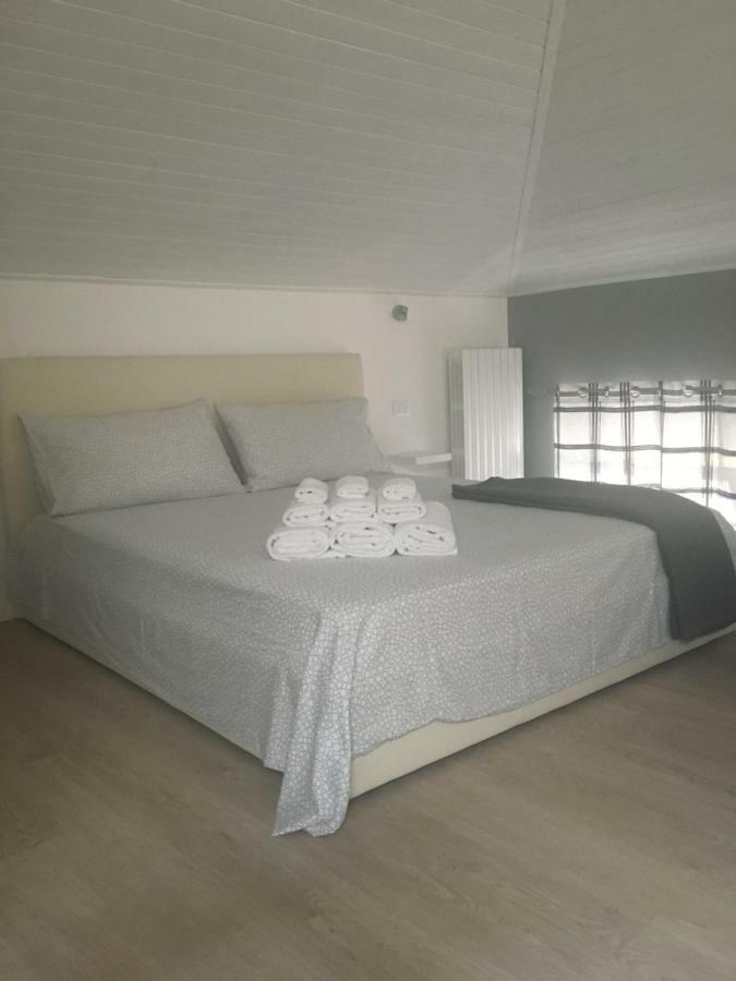 Appartement La Mansarda Di Juliette à Desenzano del Garda Extérieur photo