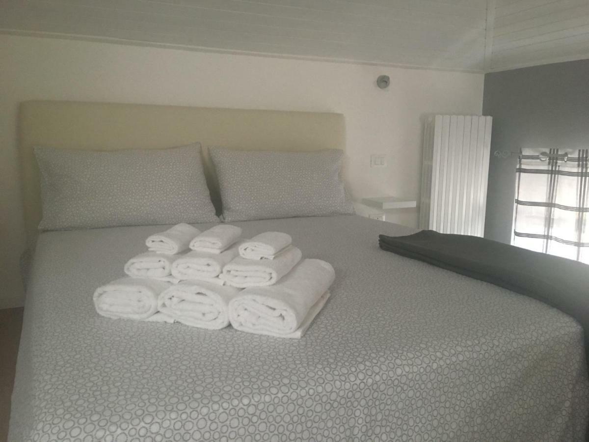 Appartement La Mansarda Di Juliette à Desenzano del Garda Extérieur photo
