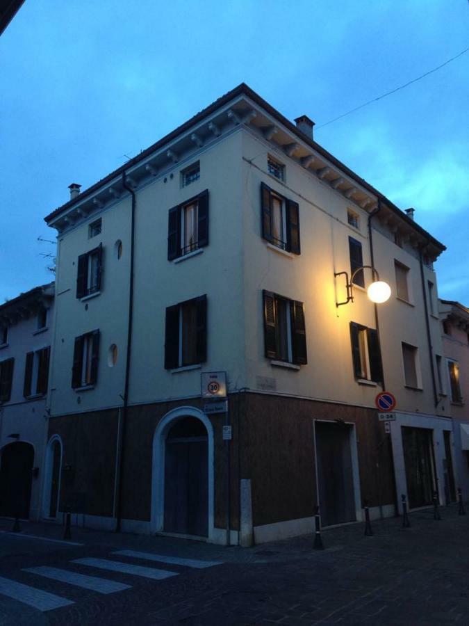Appartement La Mansarda Di Juliette à Desenzano del Garda Extérieur photo