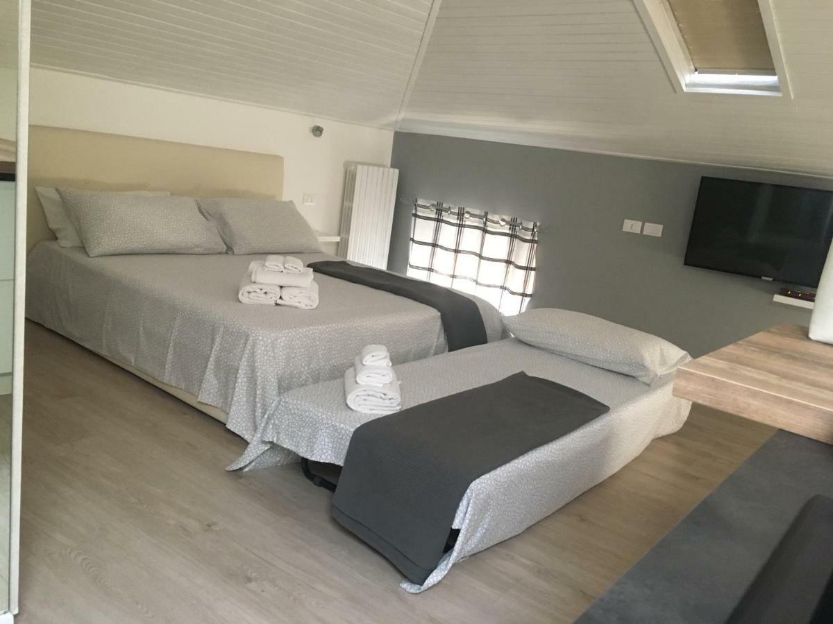 Appartement La Mansarda Di Juliette à Desenzano del Garda Extérieur photo