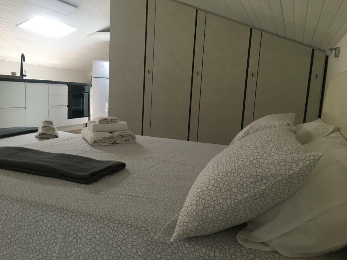 Appartement La Mansarda Di Juliette à Desenzano del Garda Extérieur photo